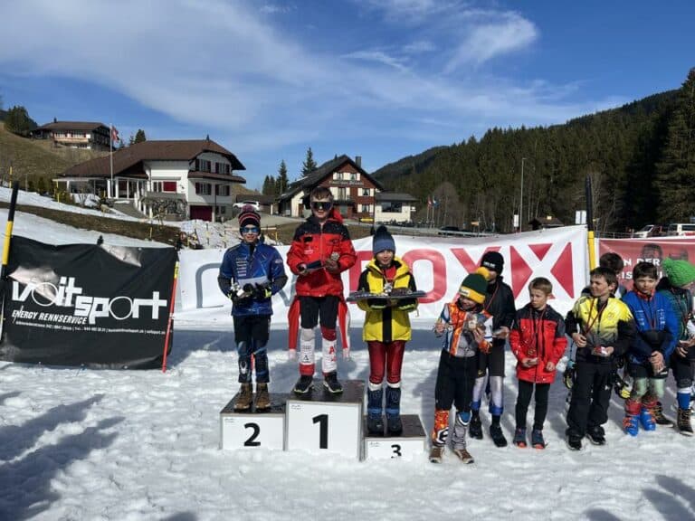 Die U11-Knaben von links Beat Stössel - Hendrik Hintz - Timoty Bovet-960x720